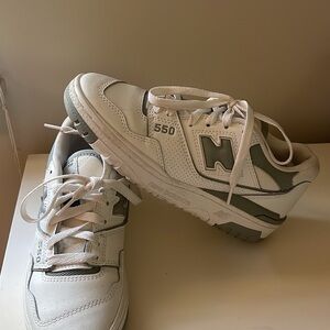 New Balance 550 White and olive Sneakers